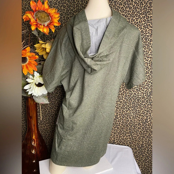 🌴3/$30🌴DOE & RAE Olive Green Marble Lace-Up Neck Short Sleeve Hooded Top NWT - Picture 8 of 12